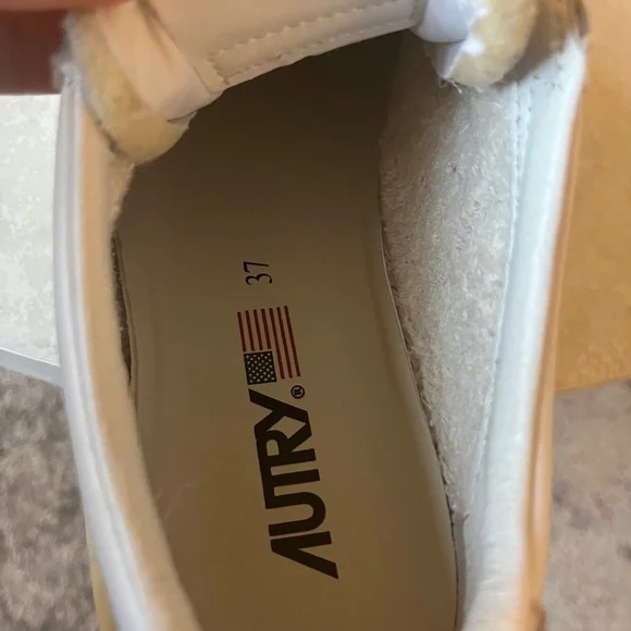 Autry - Picture 5 of 6